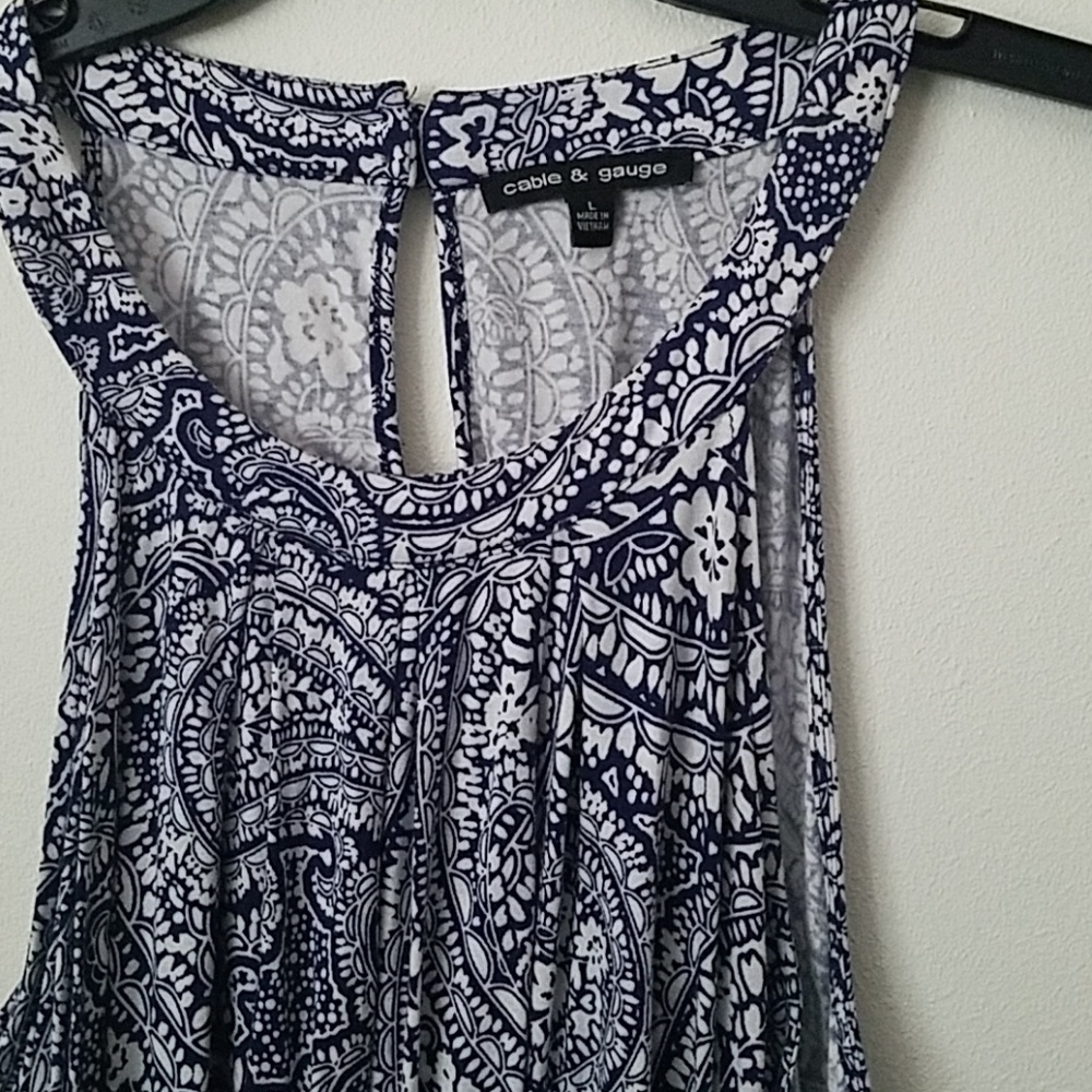 Gorgeous patterned flowy tank - Picture 3 of 4